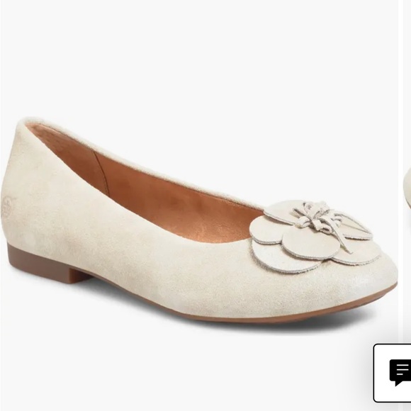 Born Shoes - Born Petula Champagne/Cream Flats with Flower Embellished size 9 NIB